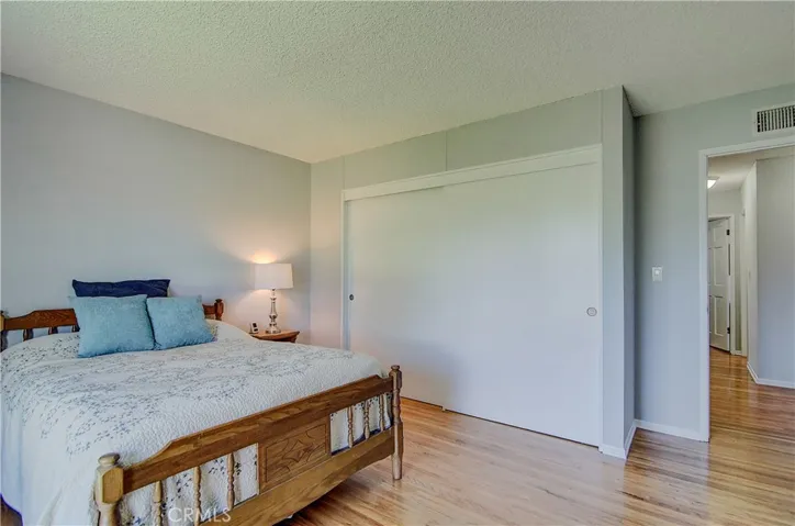 Good sized closet here!