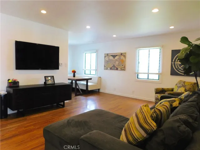 2736 Spreckels Lane, Redondo Beach, California 90278