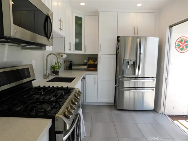 2736 Spreckels Lane, Redondo Beach, California 90278
