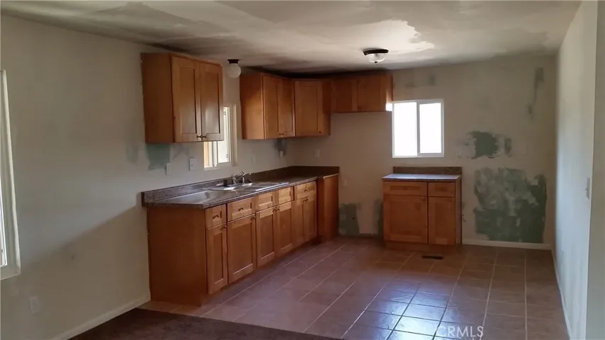 10962 Lincroft Road, Oak Hills, California 92344