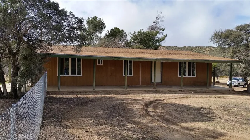 10962 Lincroft Road, Oak Hills, California 92344