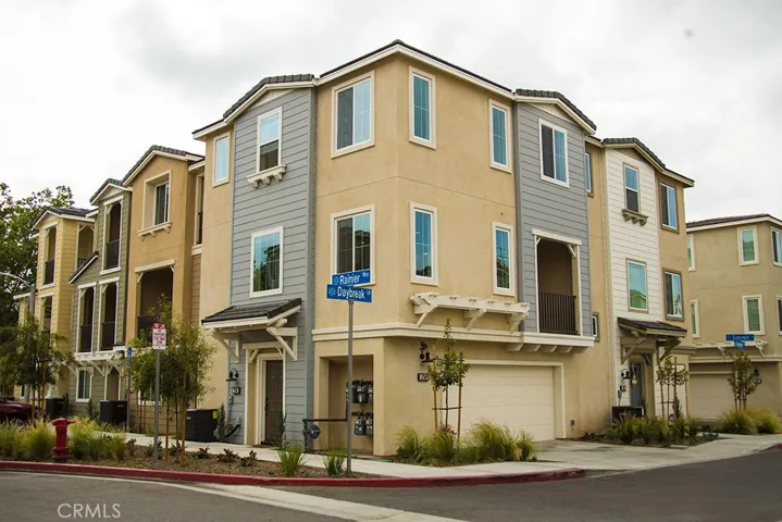 Corner unit with a driveway