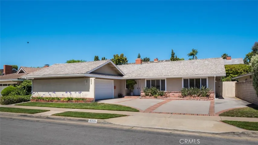 Welcome to this wonderful single story home in Eastbluff!