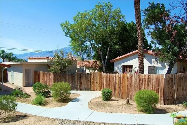 entry to 2 bedroom