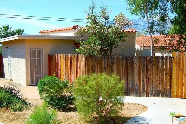 2 bedroom w/roof top patio