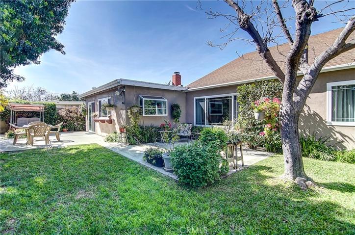 South-facing backyard makes it easy for the garden to grow! And remember, No Rear Neighbors, super private!