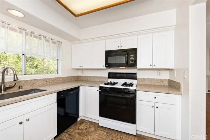 New Kitchen Cabinets and Quartz counters