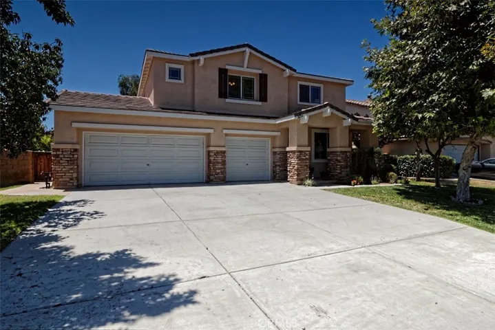 Spacious end of a Cul-de-Sac beauty that has 4 bedrooms, a huge upstairs LOFT, a DOWNSTAIRS BEDROOM, and INCREDIBLE MASTER BATH & Bedroom!