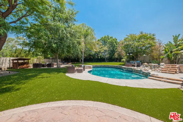 6210 Penfield Avenue, Woodland Hills, California 91367