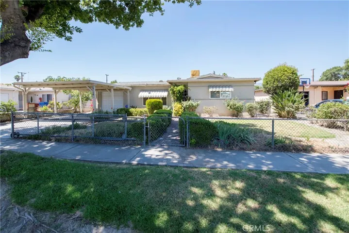 Welcome home to 1518 W. 15th St.!!