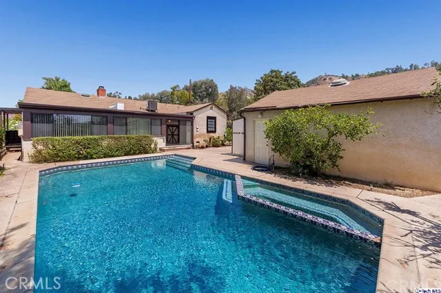 948 Birmingham Road, Burbank, California 91504