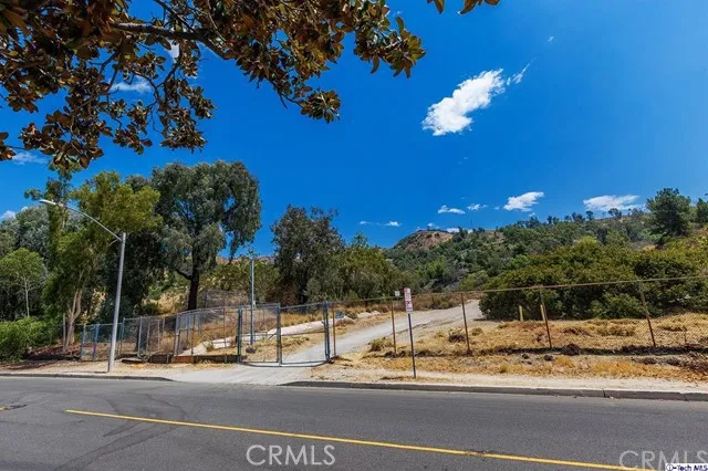 948 Birmingham Road, Burbank, California 91504