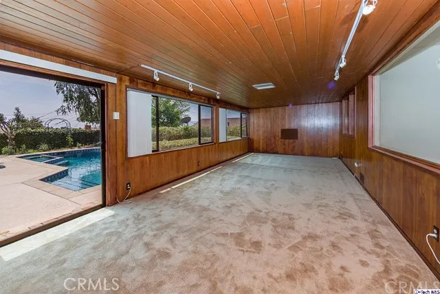 948 Birmingham Road, Burbank, California 91504