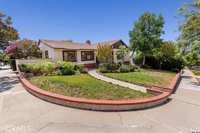 948 Birmingham Road, Burbank, California 91504