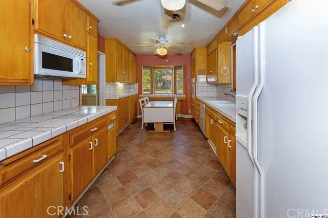 948 Birmingham Road, Burbank, California 91504