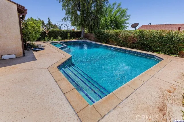 948 Birmingham Road, Burbank, California 91504