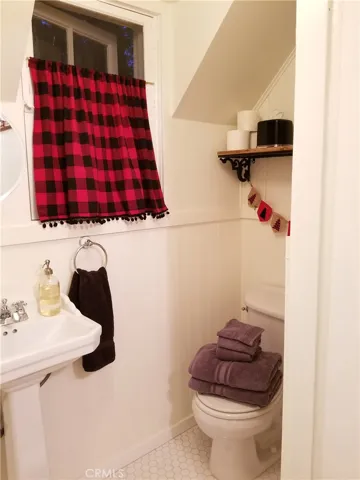 327 Sunset Drive, Lake Arrowhead, California 92352