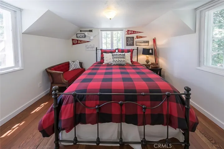 327 Sunset Drive, Lake Arrowhead, California 92352