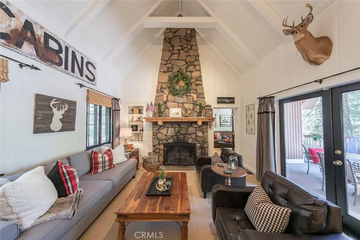 327 Sunset Drive, Lake Arrowhead, California 92352