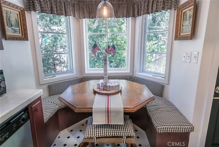 327 Sunset Drive, Lake Arrowhead, California 92352