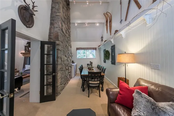 327 Sunset Drive, Lake Arrowhead, California 92352