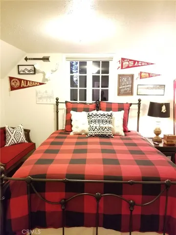 327 Sunset Drive, Lake Arrowhead, California 92352