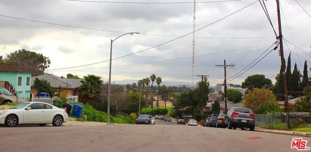 2357 N Indiana Avenue, Los Angeles, California 90032 home-pic-7