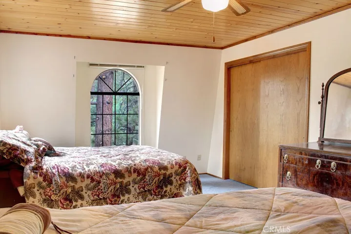 764 Moreno Lane, Sugarloaf, California 92386