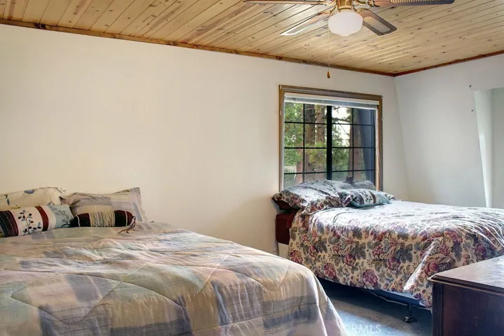 764 Moreno Lane, Sugarloaf, California 92386