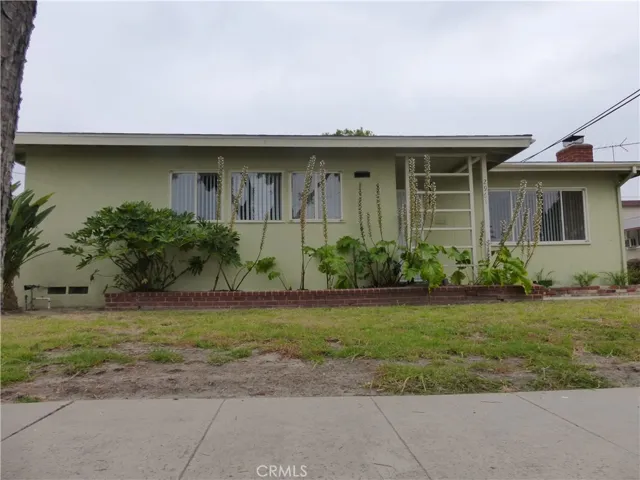 2961 Vuelta Grande Avenue, Long Beach, California 90815
