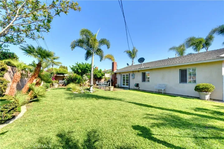 Over-sized yard for outdoor living
