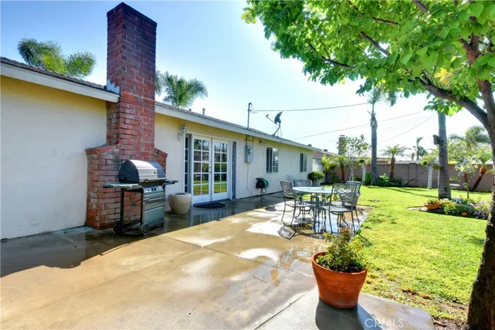 Backyard with lots of space for entertaining