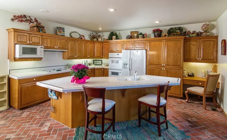 235 Garden Drive, Lake Arrowhead, California 92352