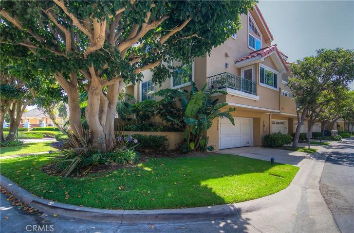 So much greenery around at this corner location.