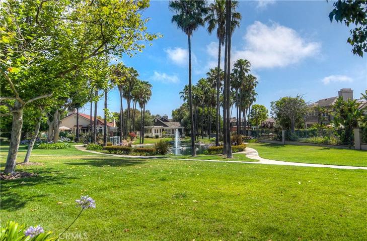 Seacliff on the Greens is the premiere coastal golf course community on the Huntington Beach bluff area.