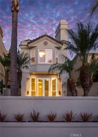 318 15th Street, Huntington Beach, California 92648