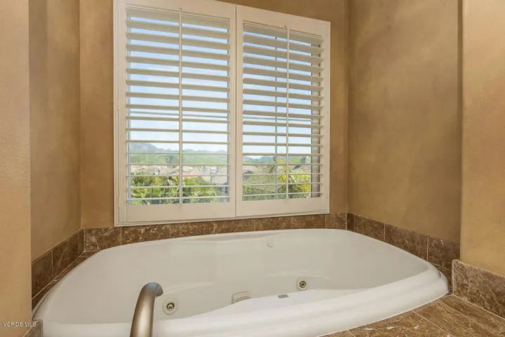 Master Jetted Tub