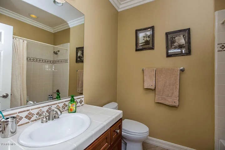 Upstairs Jack & Jill Bathroom