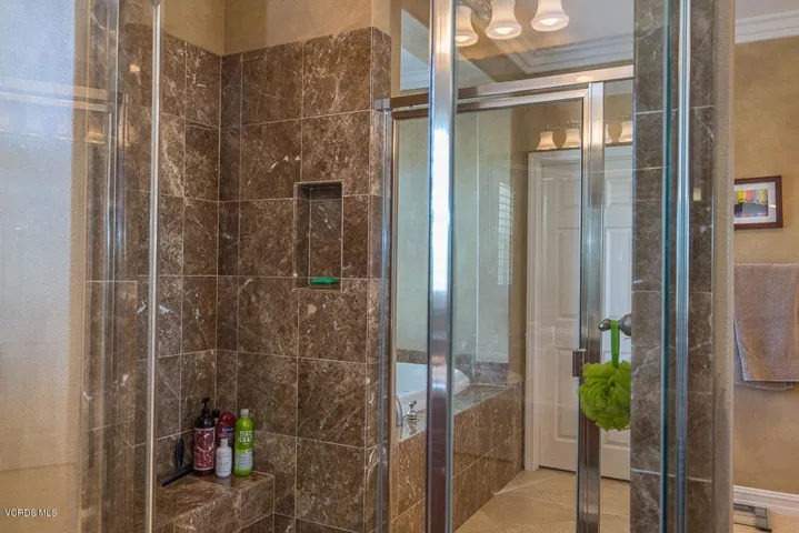 Dual Entry Shower
