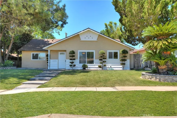 1371 N 3rd Avenue, Upland, California 91786