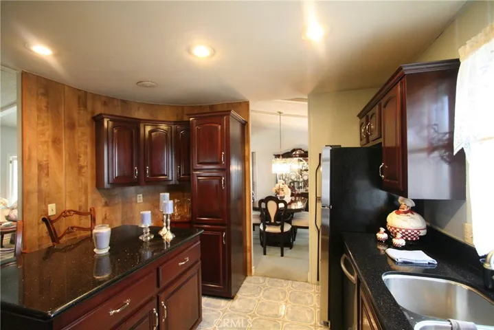 Welcome Home to a gourmets dream Island Kitchen