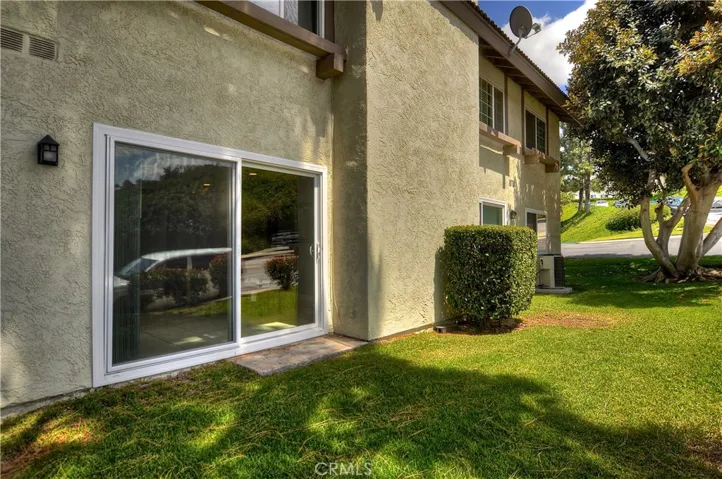 Through the Double Pane Slider you enter the common area backyard.