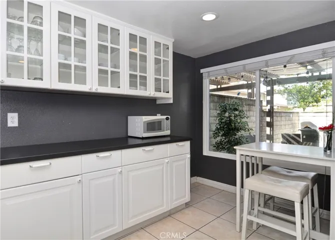 This angle you see the area where you can setup a Breakfast nook right near the front double pane window letting in the natural light.