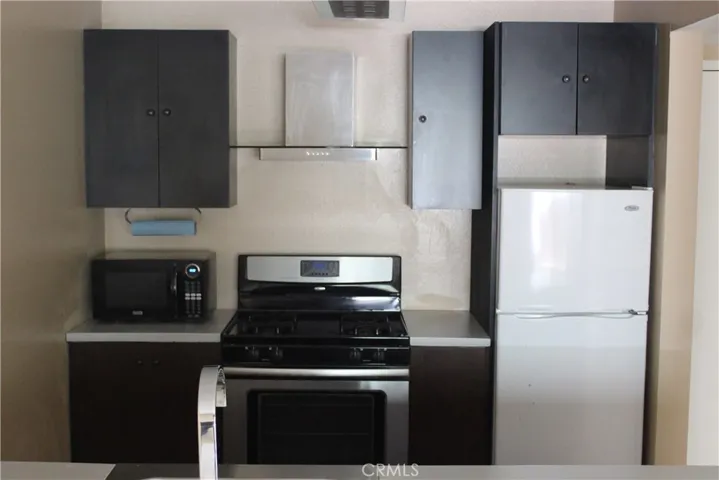 20253 Keswick Street 109, Winnetka, California 91306