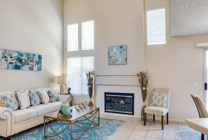 Living room, with vaulted ceiling and gas fireplace