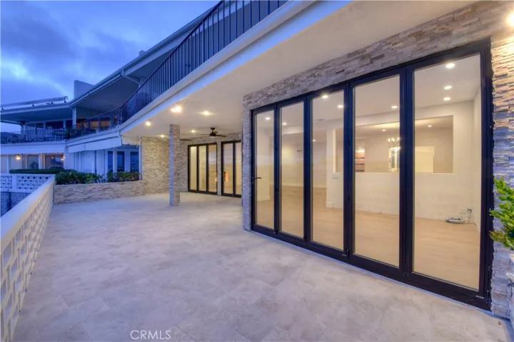 End-to-end expansive outdoor patio.
