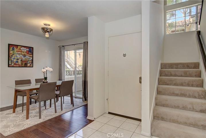 Nice foyer area is the perfect place to greet guests and offers easy transition between spaces.