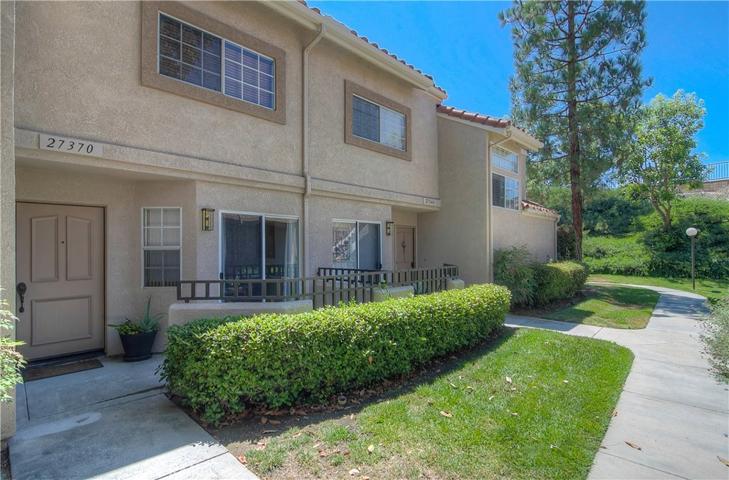 Enjoy coming home to this great town home every day!