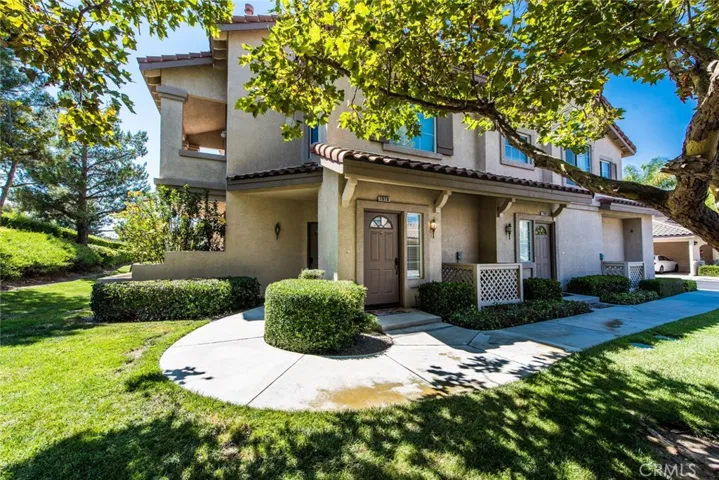 This wonderful 2 bedroom + loft, 2 bath home is at the end of a quiet culdesac and sides to a lush greenbelt.