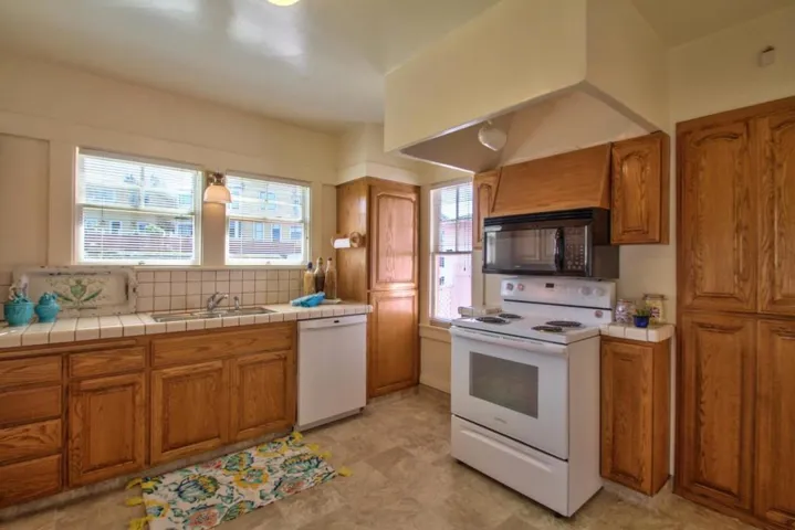 200 1st Street, Pacific Grove, California 93950